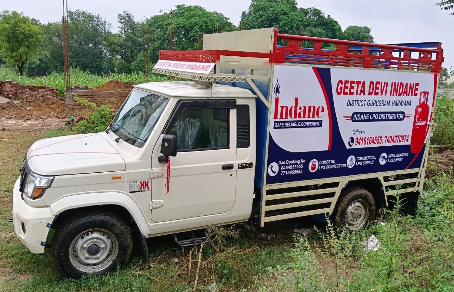 Bolero Maxx Commercial Cylinder Truck